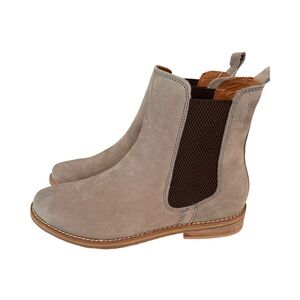 Hari Mari NWOT Women’s Midland Boot Grey Size 9 Euro 39/40